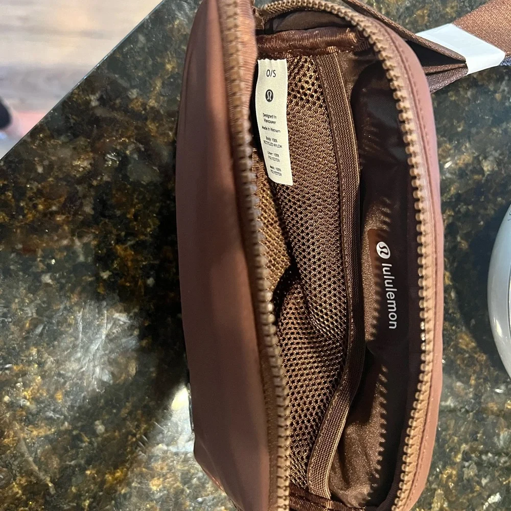 Brand New LuLuLemon Java Everywhere Belt Bag - Picture 4 of 8